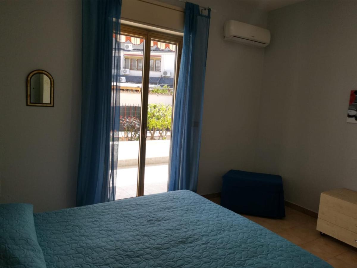 Antigone Holiday House Villa Mondello Bagian luar foto